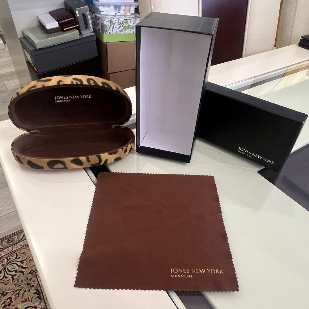 Jones Of New York Sunglass Case, Cleaning Cloth and Box!